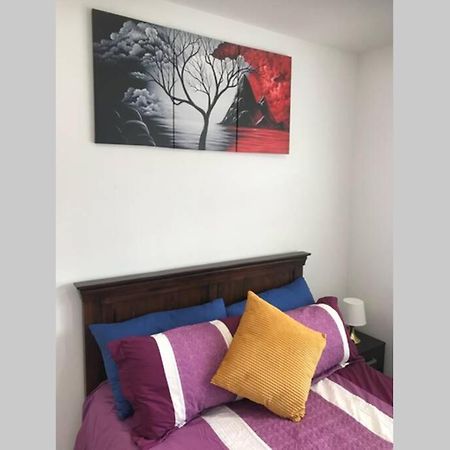 Bright, Stylish Studio Flat With Sky Sports Earley Exterior photo